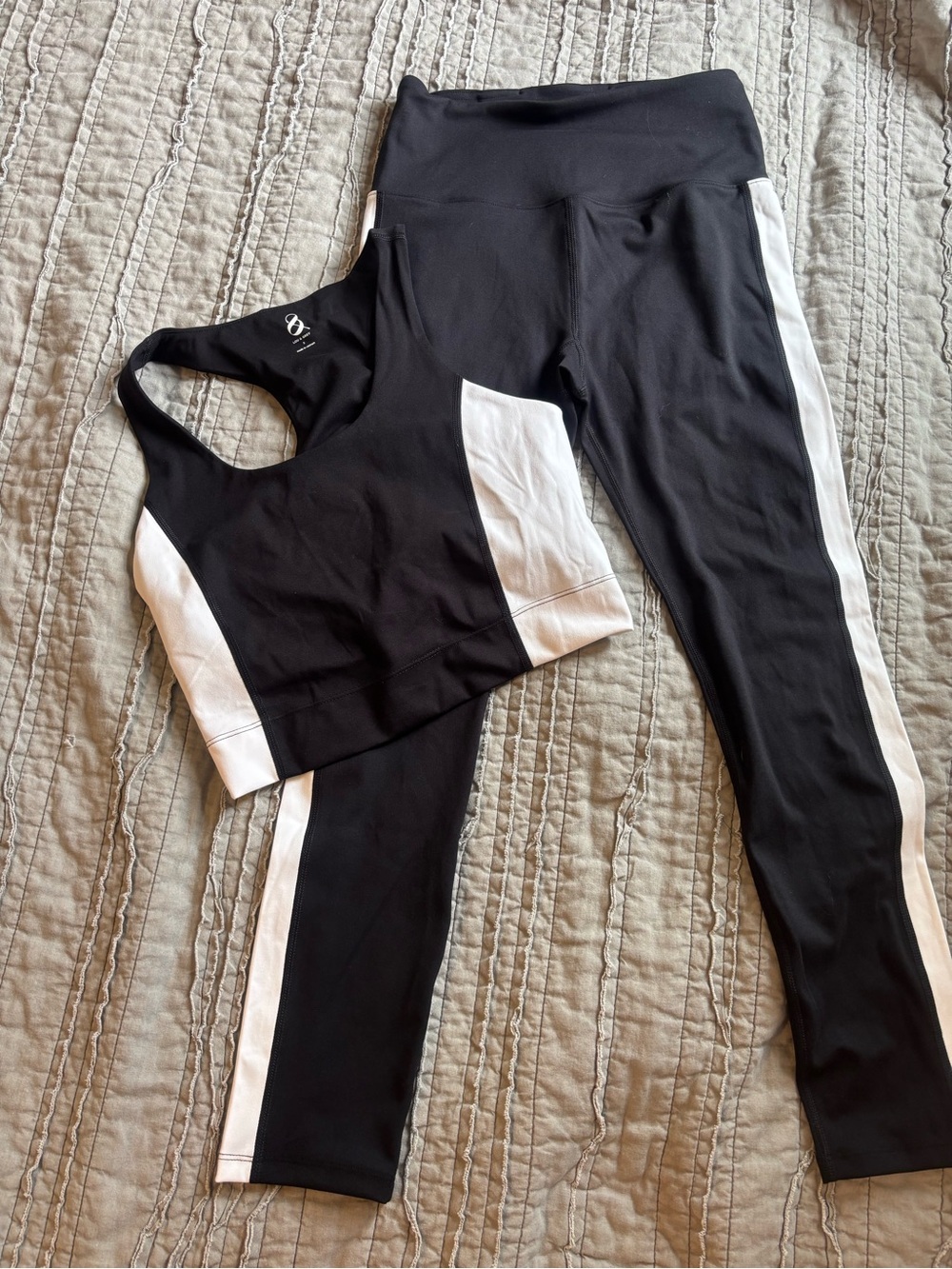 Lou & Grey Black and White Colorblock Leggings & Sports Bra Set